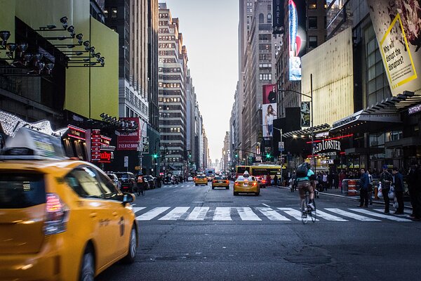Newyorská ulice se žlutými taxíky