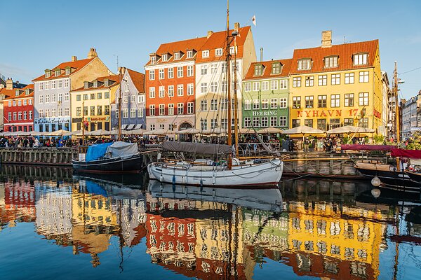 Barevný přístav Nyhavn v Kodani